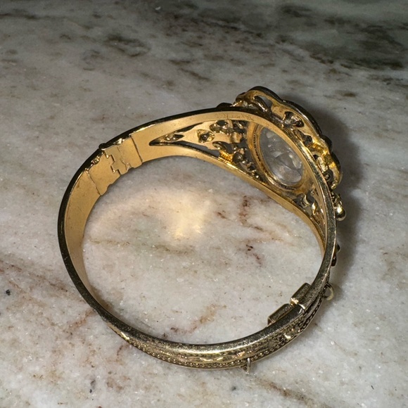 Whiting & Davis Cameo Gold Bangle - Picture 9 of 16
